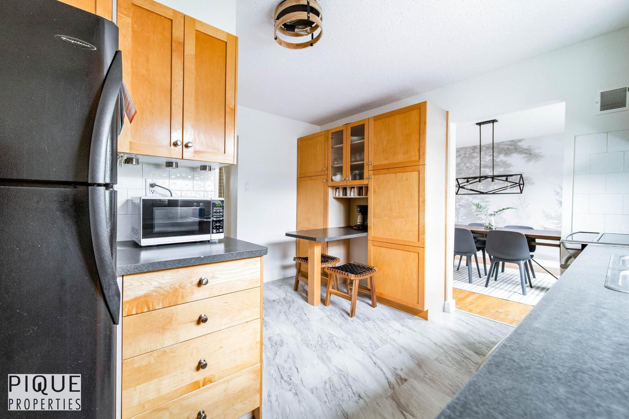 5 Bedroom Nordic Home, Pet Friendly, Garage, Wifi, Foosball! Edmonton Zewnętrze zdjęcie